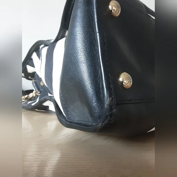 💙HOST PICK💙 MICHAEL KORS BLACK/WHITE CROSS BODY SATCHEL - Picture 10 of 10